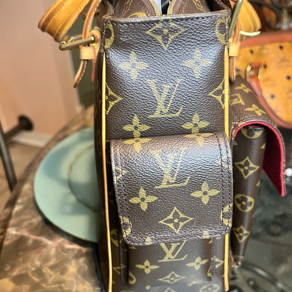 Louis Vuitton Multipli Cite in gorgeous condition. - Picture 5 of 16